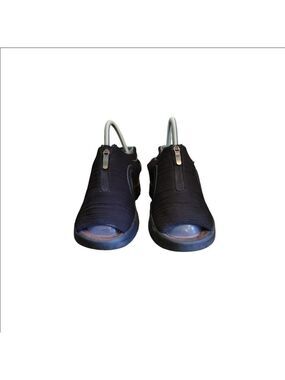 BZees Dream Sandals Size 9M